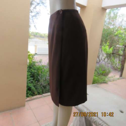 Ageless ,easy to wear choc.brown fold over fully lined skirt size 34/10. In polyester crepe.As new.