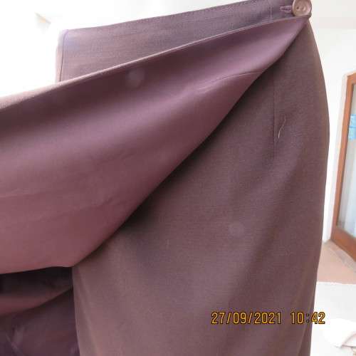 Ageless ,easy to wear choc.brown fold over fully lined skirt size 34/10. In polyester crepe.As new.