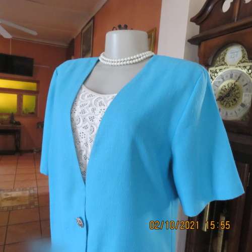 Smart sky blue summer jacket with V neck close with 2 buttons.Loose size 38/14 no label. New cond.