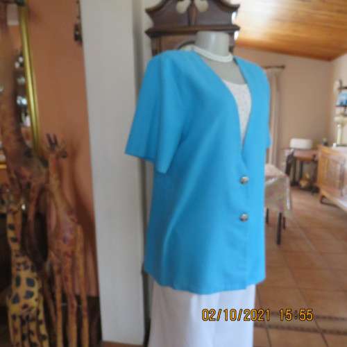 Smart sky blue summer jacket with V neck close with 2 buttons.Loose size 38/14 no label. New cond.