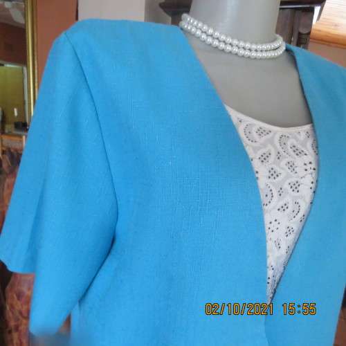Smart sky blue summer jacket with V neck close with 2 buttons.Loose size 38/14 no label. New cond.