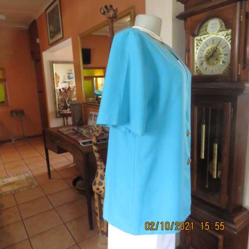 Smart sky blue summer jacket with V neck close with 2 buttons.Loose size 38/14 no label. New cond.