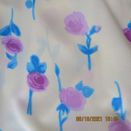 Easy to wear vanilla yellow ankle length straight vintage skirt with blue/lilac flowers. Size 38/14