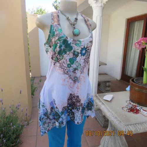 Cool long baroque patterned white with blue/brown top. High/low seamline. Size 34/10.Good cond.