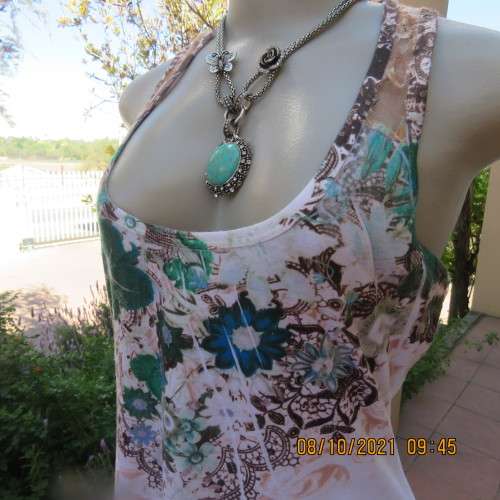 Cool long baroque patterned white with blue/brown top. High/low seamline. Size 34/10.Good cond.