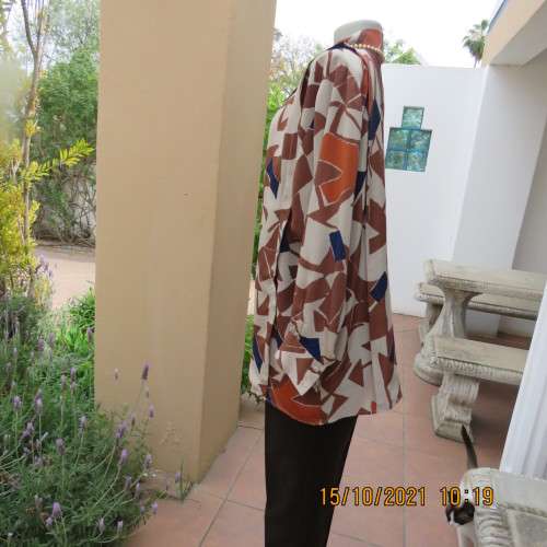 Geometric printed dark cream with navy,brick and brown patterns.Size 42/18.Button down.Good cond.