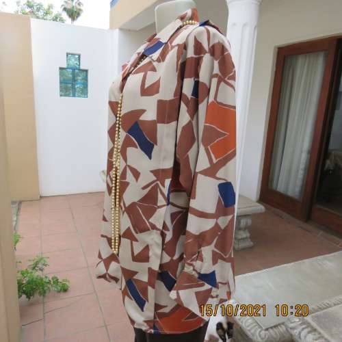 Geometric printed dark cream with navy,brick and brown patterns.Size 42/18.Button down.Good cond.