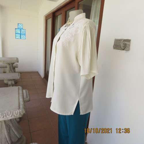 Stunning light cream luxury embroidered vintage size 42/18 blouse by WAH FAT..Perm.pleated sleeves.