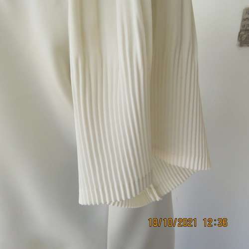 Stunning light cream luxury embroidered vintage size 42/18 blouse by WAH FAT..Perm.pleated sleeves.