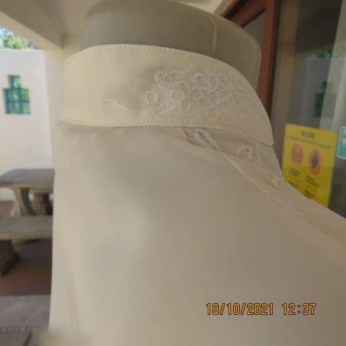 Stunning light cream luxury embroidered vintage size 42/18 blouse by WAH FAT..Perm.pleated sleeves.