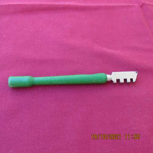 Looking for a glass cutter?? DIAMANTOR glass cutter from Germany. 13cm long.As new