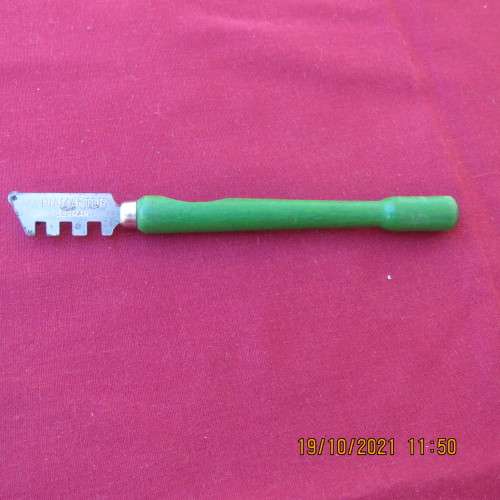 Looking for a glass cutter?? DIAMANTOR glass cutter from Germany. 13cm long.As new
