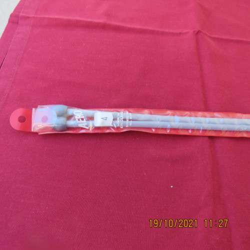 Pair of AERO plastic knitting needles size 4 made in England. New condition.