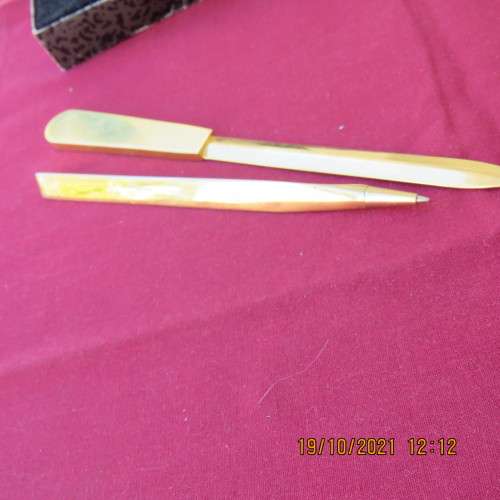 NEDBANK gift set containing a letter opener and pen in gold tone. As new.
