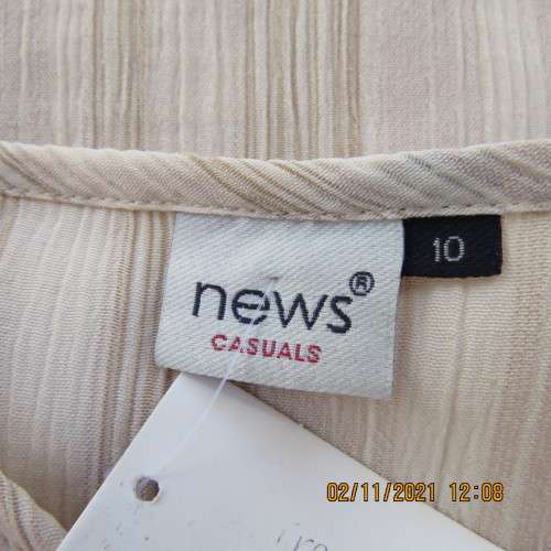 High quality slip over beige top by NEWS size 34/10 in diagonal stripes.In textured polyester/rayon