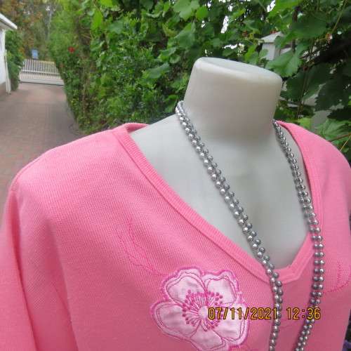 Coral colour slip over short sleeve top in ribbed polycotton fabric.Applique satin flower.Size 46/48