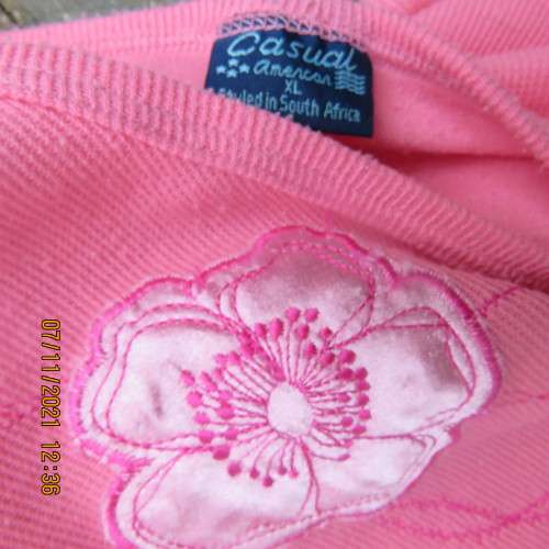 Coral colour slip over short sleeve top in ribbed polycotton fabric.Applique satin flower.Size 46/48