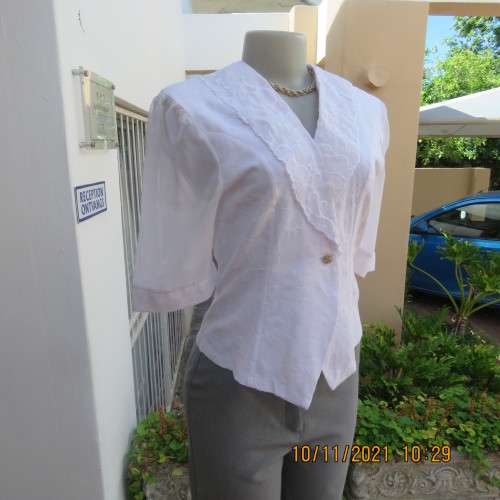 Nostalgic white embossed polyester short top/jacket with lace collar.By RHAPSODY size 34/10.As new
