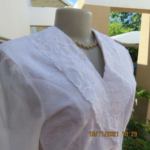 Nostalgic white embossed polyester short top/jacket with lace collar.By RHAPSODY size 34/10.As new