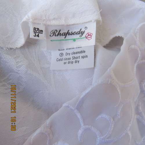 Nostalgic white embossed polyester short top/jacket with lace collar.By RHAPSODY size 34/10.As new