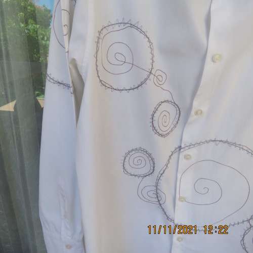 Modern Men`s long sleeve 100% cotton shirt with graphic embroidery.Size M slim fit..chest 109cm.