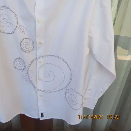 Modern Men`s long sleeve 100% cotton shirt with graphic embroidery.Size M slim fit..chest 109cm.