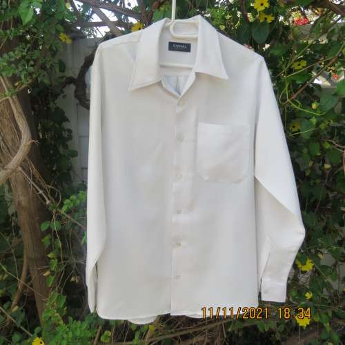 White polyester/viscose long sleeve men`s shirt size Small by CIGNAL.Shiny check surface.Good cond.