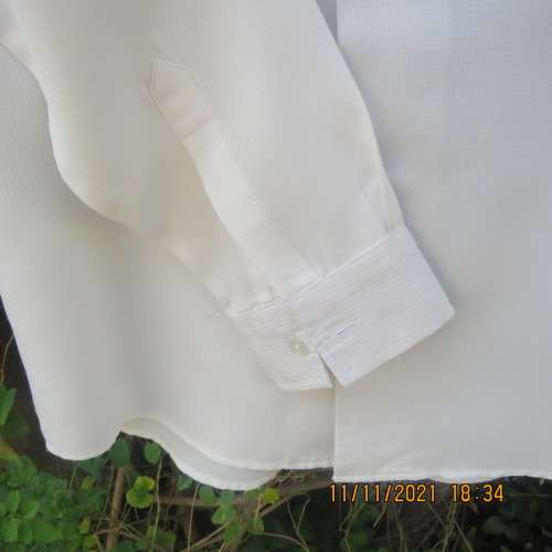 White polyester/viscose long sleeve men`s shirt size Small by CIGNAL.Shiny check surface.Good cond.