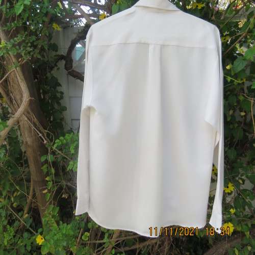 White polyester/viscose long sleeve men`s shirt size Small by CIGNAL.Shiny check surface.Good cond.