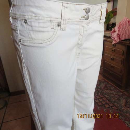 Best quality light cream stretch cotton size 38/14 QUEENSPARK bootcut jeans.New condition.
