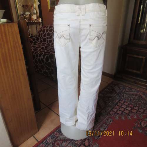 Best quality light cream stretch cotton size 38/14 QUEENSPARK bootcut jeans.New condition.