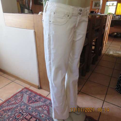 Best quality light cream stretch cotton size 38/14 QUEENSPARK bootcut jeans.New condition.