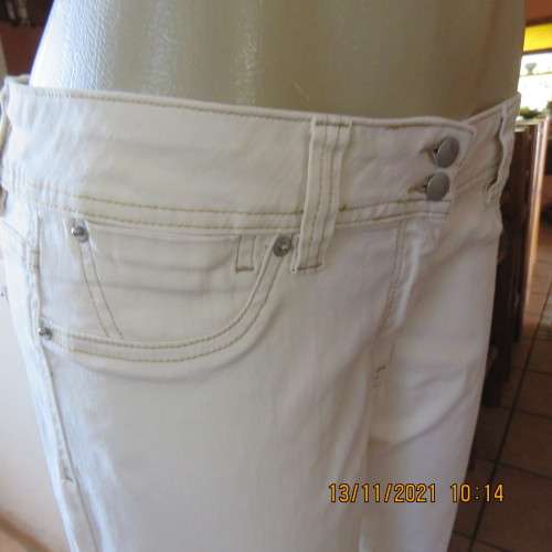 Best quality light cream stretch cotton size 38/14 QUEENSPARK bootcut jeans.New condition.