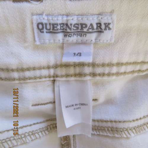 Best quality light cream stretch cotton size 38/14 QUEENSPARK bootcut jeans.New condition.