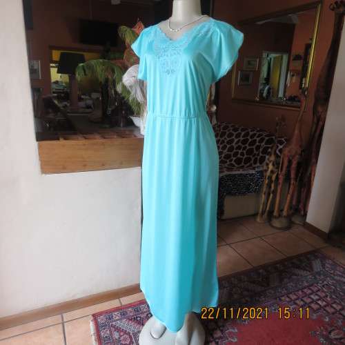 Feminine long aquamarine sexy 100% nylon nighty by SHELLEY size 36/12.Lace decoration.As new