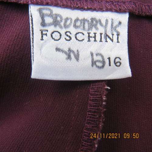 Smart dark purple dress pants by FOSHINI in size 40/16. No pockets. Close with 2 buttons and zip