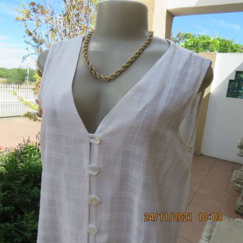 Cool white sleeveless cheese cloth top.Size 38/14.Close with buttons and loops.High side slits.