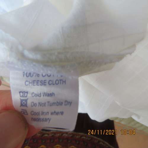 Cool white sleeveless cheese cloth top.Size 38/14.Close with buttons and loops.High side slits.