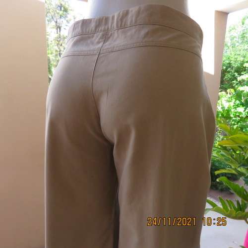 Ladies dark beige golf pants by AFRICAN GOLFER in 100% cotton.Size 38/14 large fit. New cond.