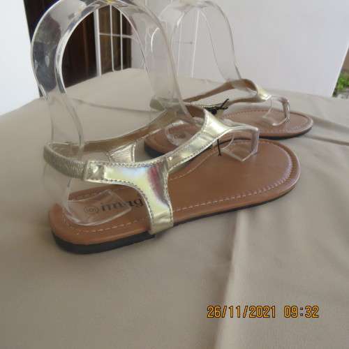 Pair of gold colour flat toe post sandals with straps at back. By IMAGE size 6. Never used.Brand new