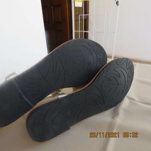 Pair of gold colour flat toe post sandals with straps at back. By IMAGE size 6. Never used.Brand new