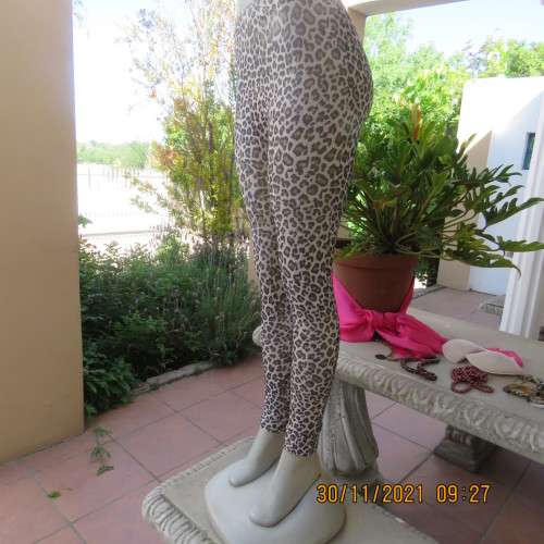 High quality stretch polycotton animal print leggings size 34/10 with wide elastic waist/legs.New