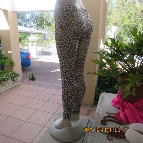 High quality stretch polycotton animal print leggings size 34/10 with wide elastic waist/legs.New