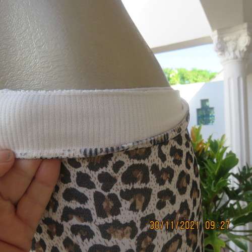 High quality stretch polycotton animal print leggings size 34/10 with wide elastic waist/legs.New