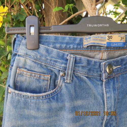 Men`s size 30 blue denim jeans by OAKRIDGE.Pockets back/front.Good cond