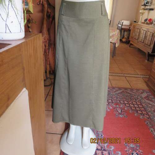 Stunning dark olive A Line skirt with 14 panels by MILADY`S size 34 to 36. Polyester/rayon fabric.