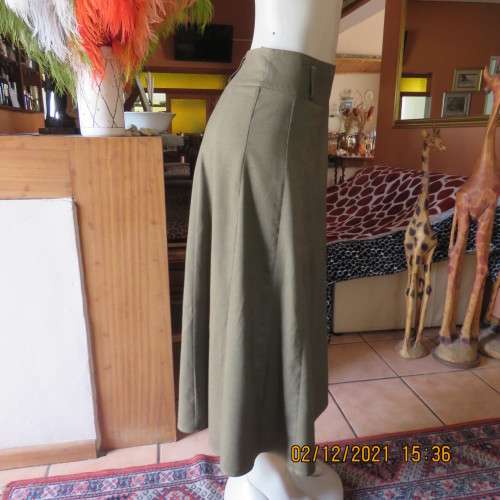 Stunning dark olive A Line skirt with 14 panels by MILADY`S size 34 to 36. Polyester/rayon fabric.