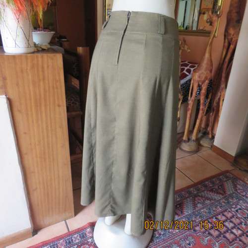 Stunning dark olive A Line skirt with 14 panels by MILADY`S size 34 to 36. Polyester/rayon fabric.