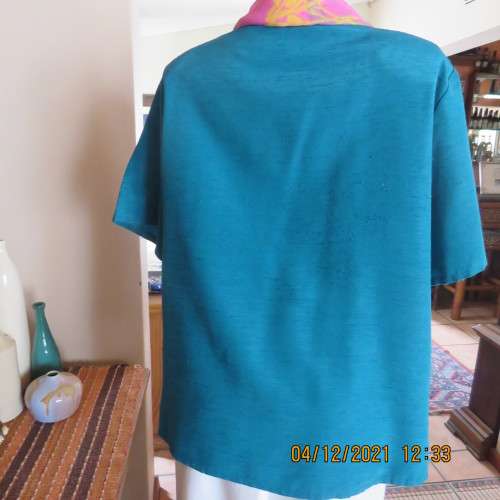 Very smart jade short sleeve blouse with white embroidered front inlay.Size 34/10 by NONCHALANT.