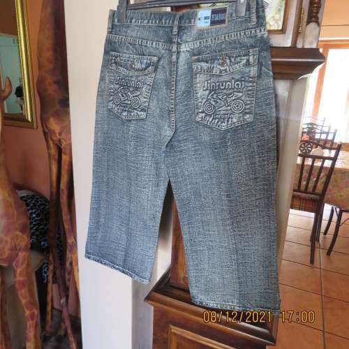 As new men`s straight leg cropped denim jeans size 34 by YILIDA. Washed out look.Logos.Pockets.